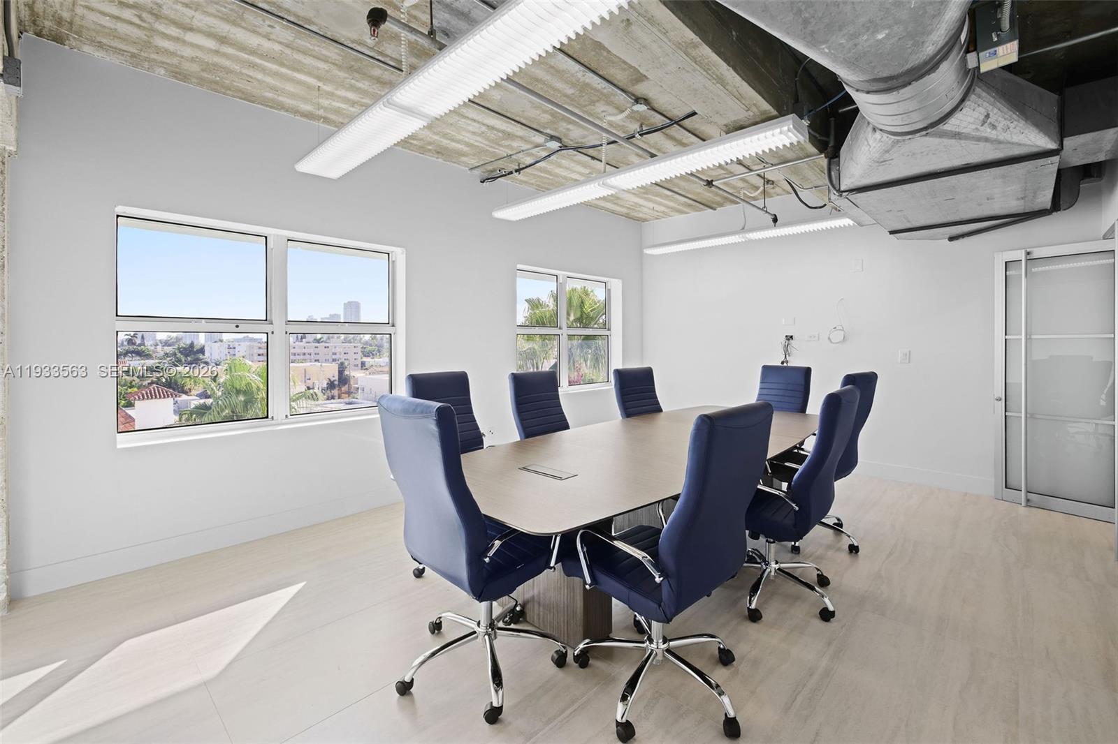 Подробнее 500 / кв.футов $ 2025-12-19 0 Фото