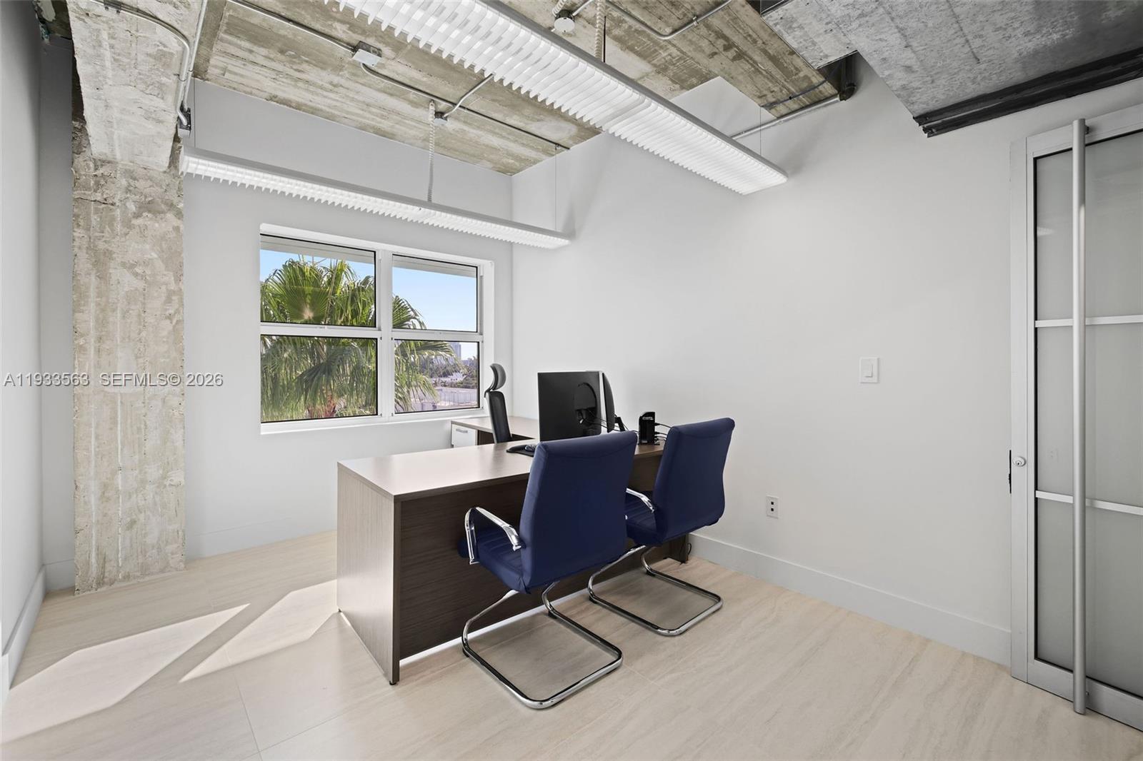 Подробнее 500 / кв.футов $ 2025-12-19 0 Фото