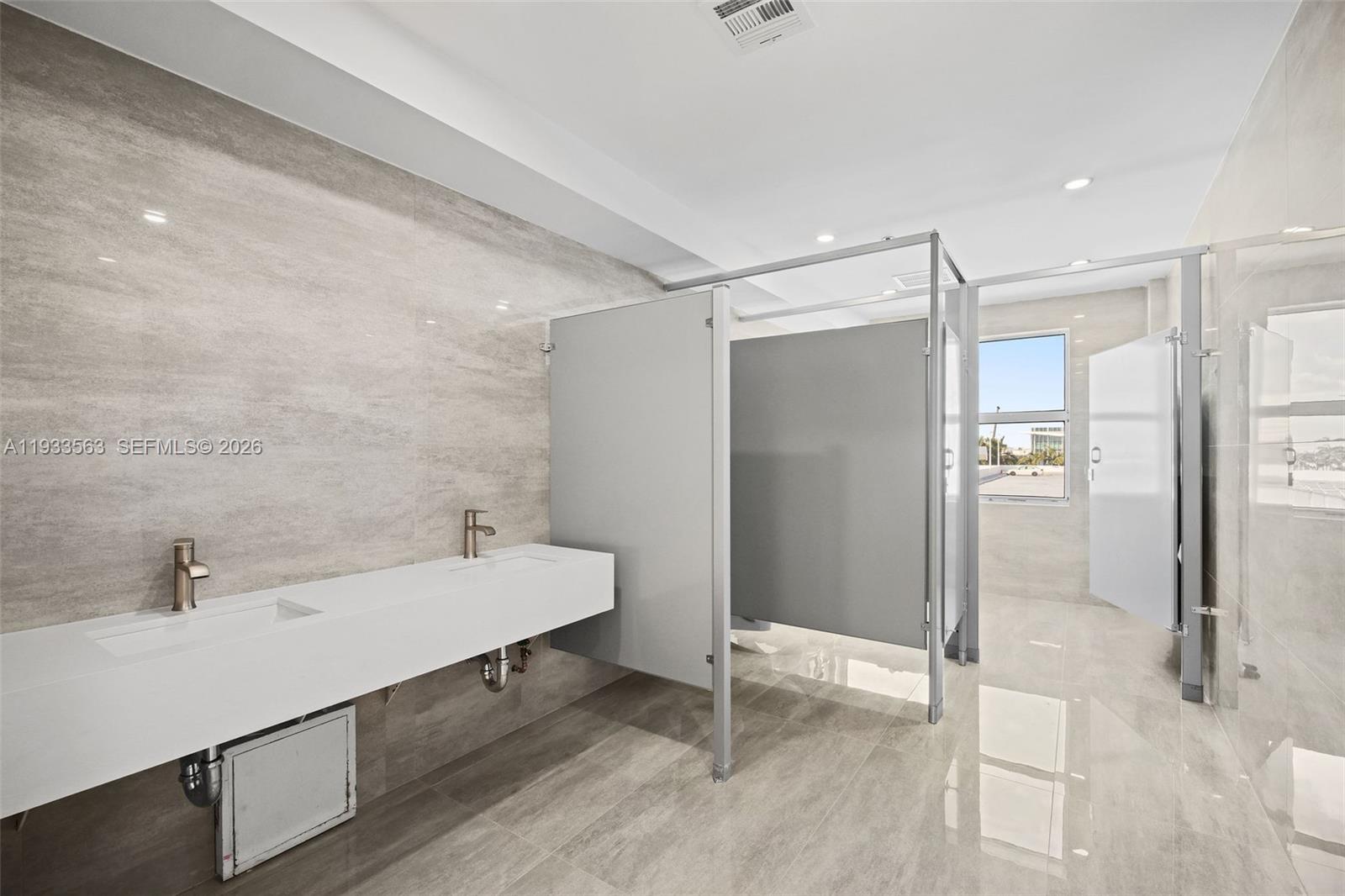 Подробнее 500 / кв.футов $ 2025-12-19 0 Фото