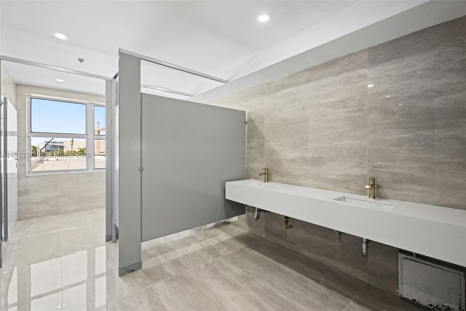 Подробнее 500 / кв.футов $ 2025-12-19 0 Фото