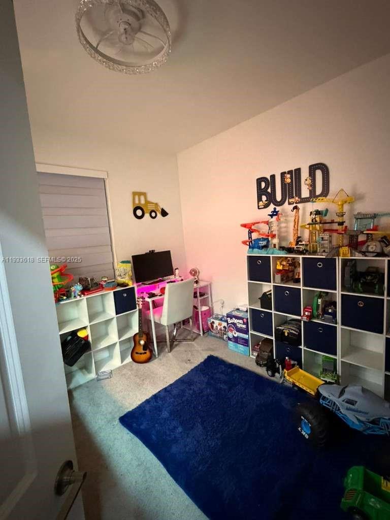 See details 9965 3 / 3 1539 sq. ft. $ 2025-12-19 0 Photo