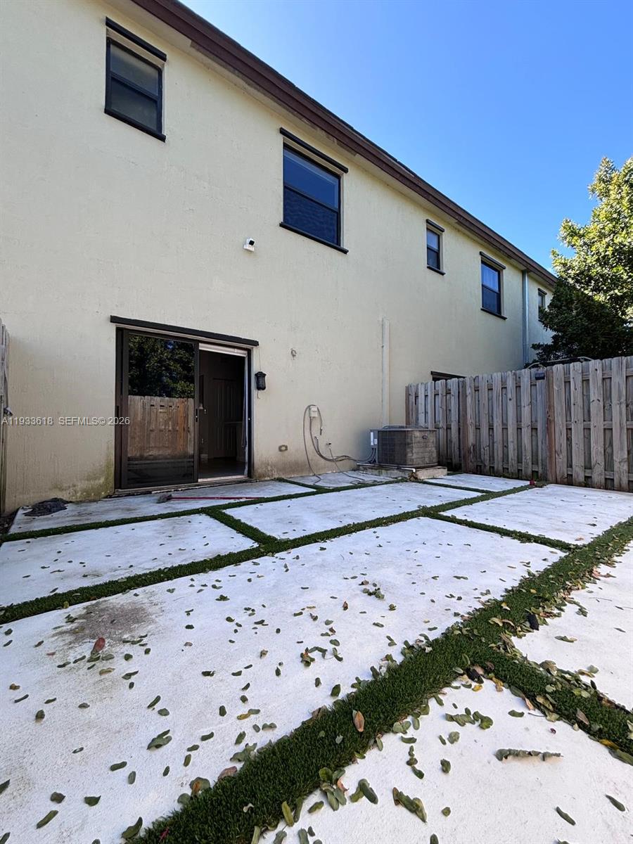 See details 9965 3 / 3 1539 sq. ft. $ 2026-02-02 0 Photo