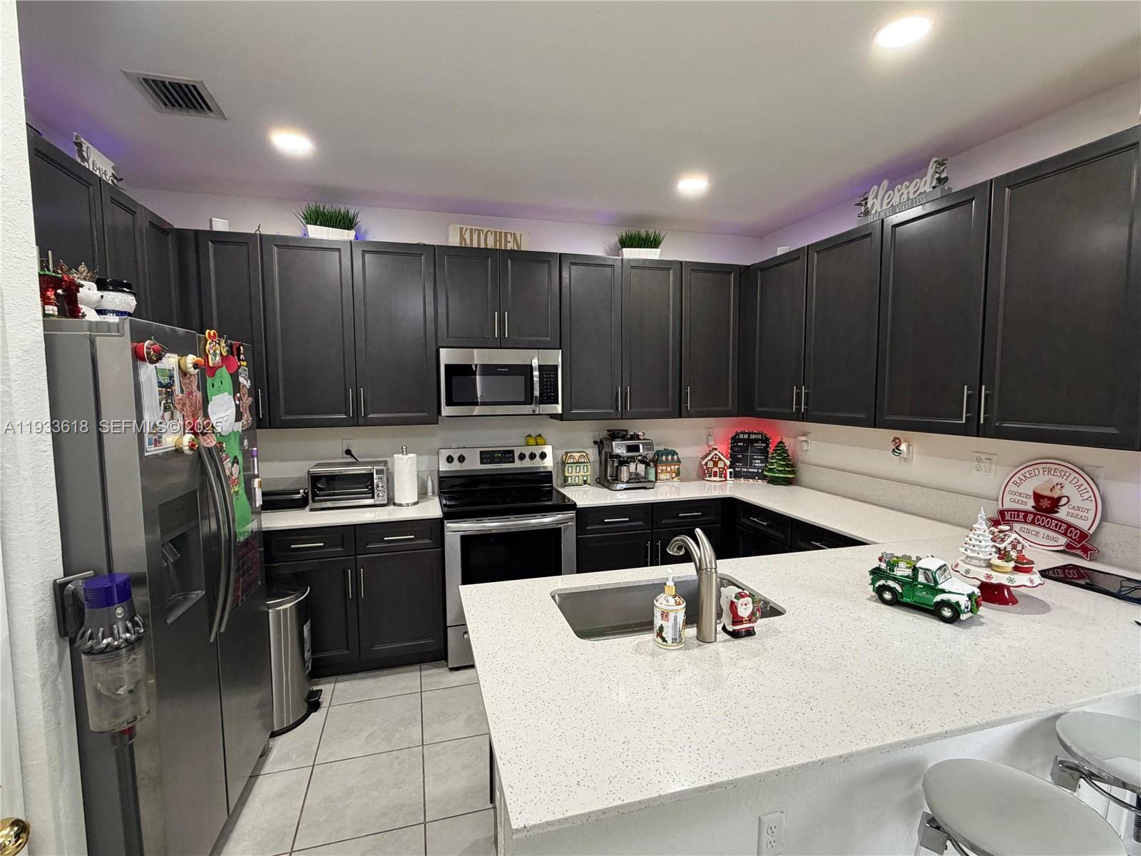 9965 3 / 3 1539 sq. ft. $ 2025-12-19 0 foto