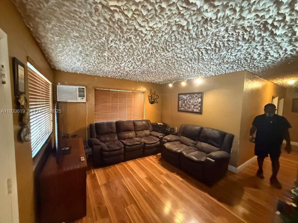   /  1425 sq. ft. $ 2025-12-19 0 Photo
