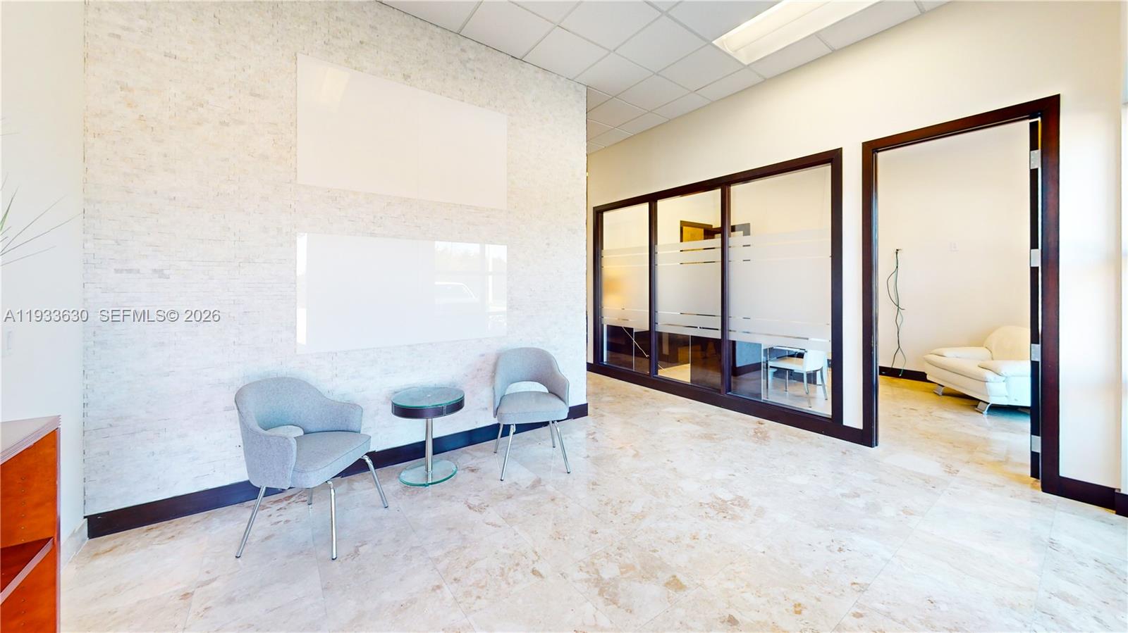 108  /   кв.футов $ 2025-12-19 0 Фото