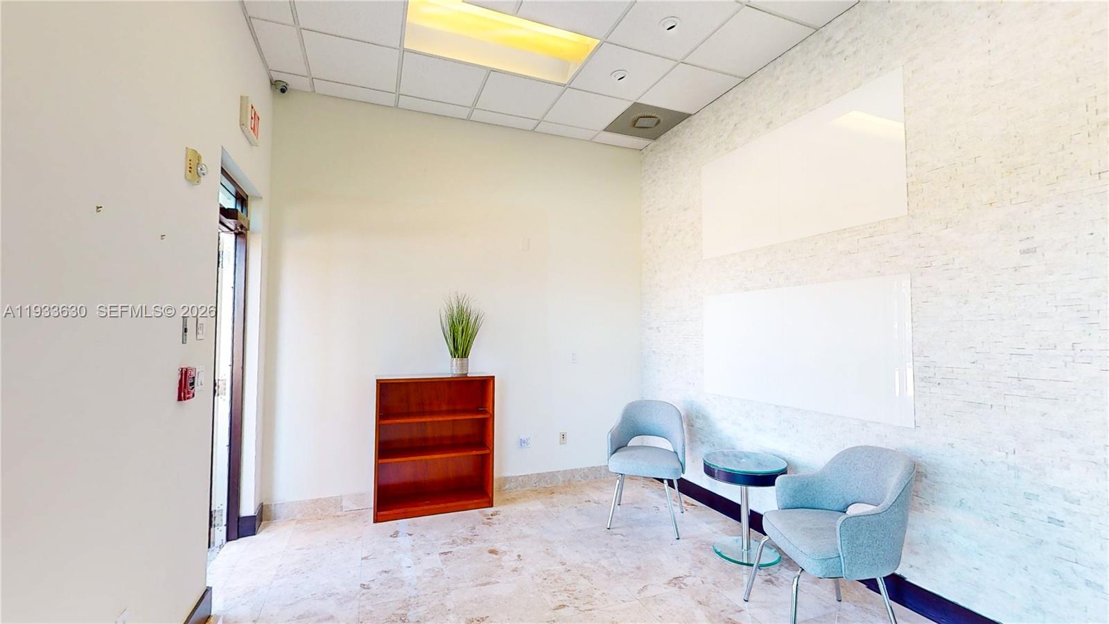 108  /   кв.футов $ 2025-12-19 0 Фото