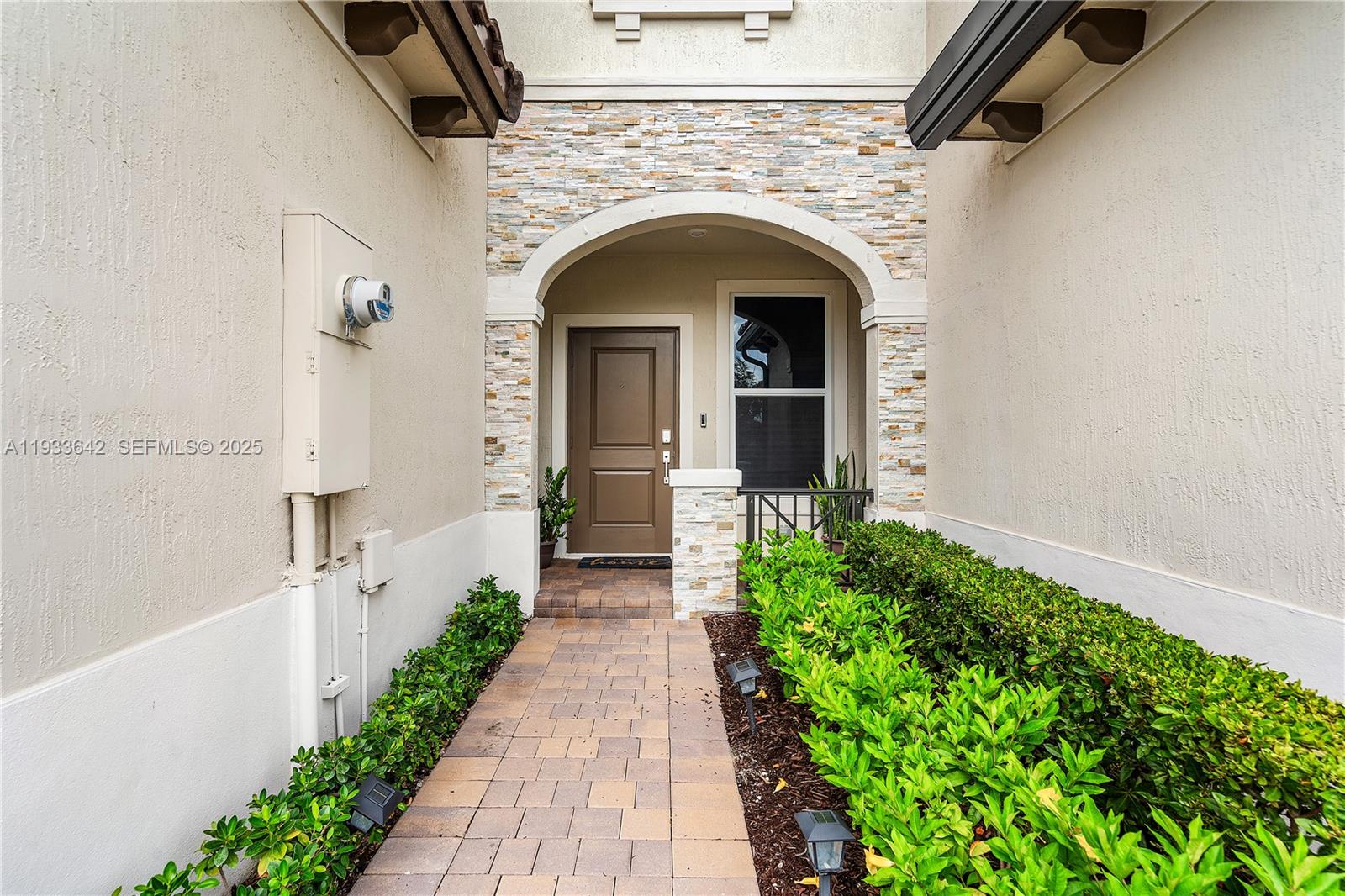 2781 3 / 3 1426 кв.футов $ 2025-12-20 0 Фото