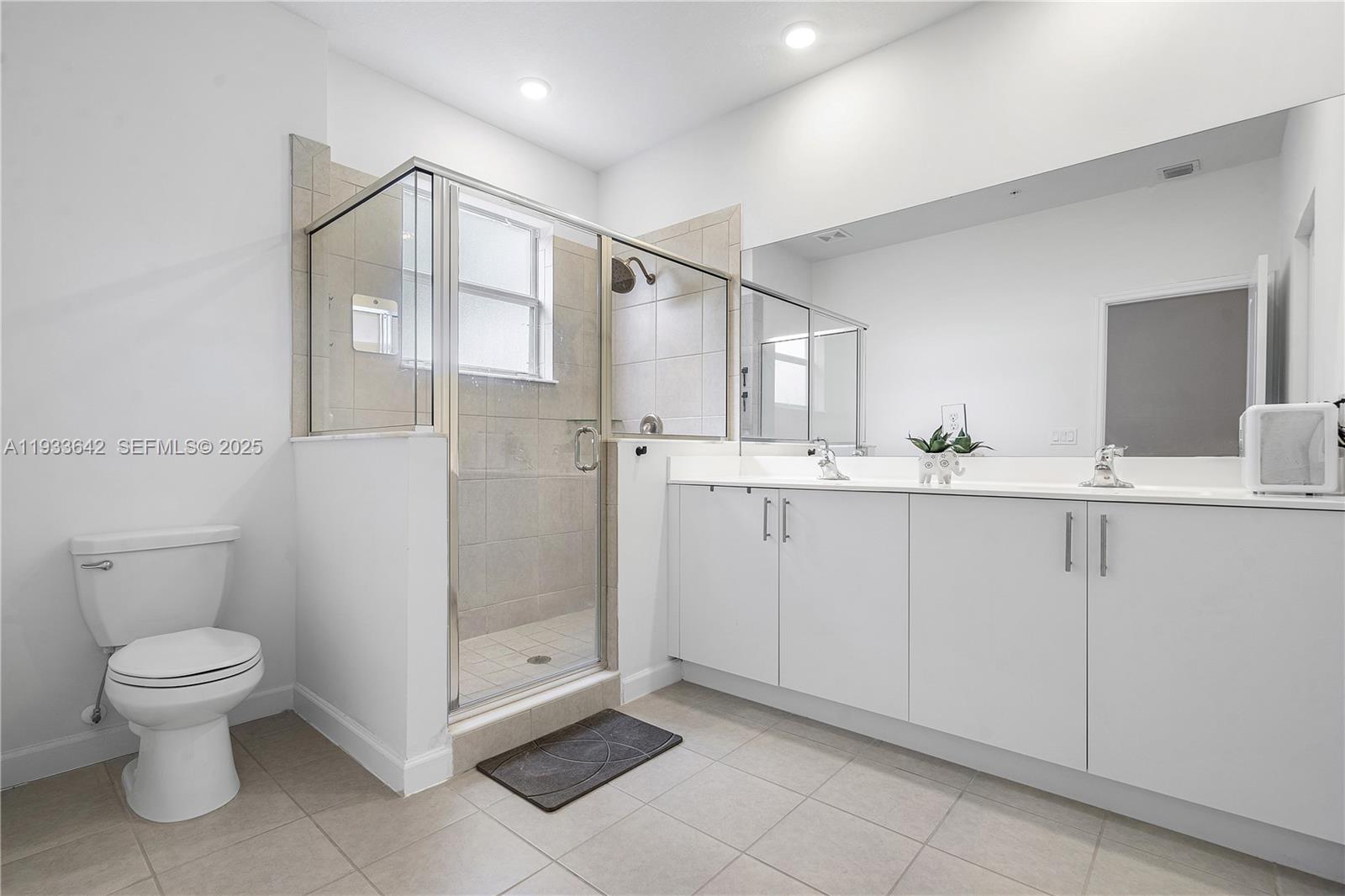 2781 3 / 3 1426 кв.футов $ 2025-12-20 0 Фото