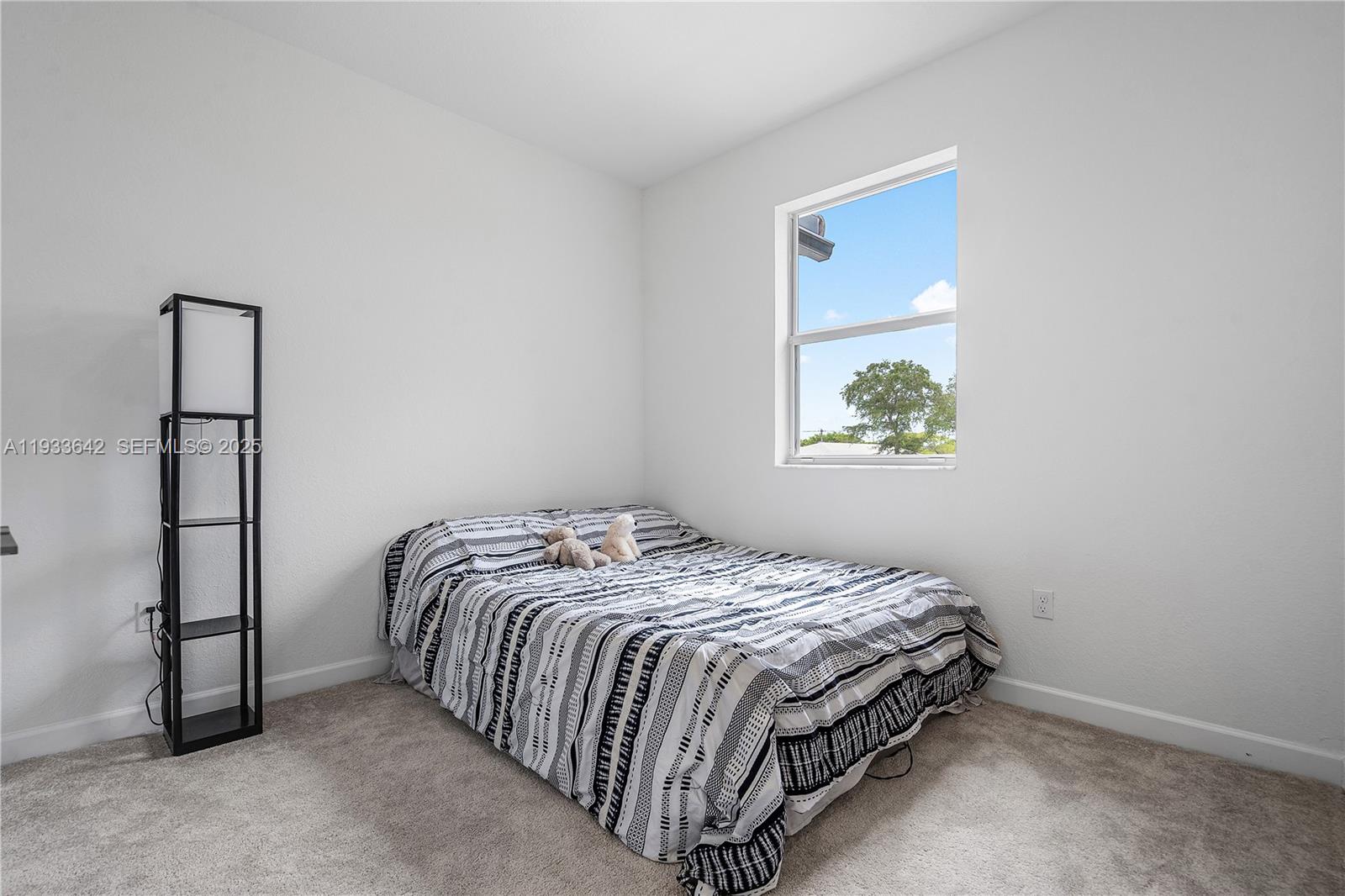 2781 3 / 3 1426 кв.футов $ 2025-12-20 0 Фото