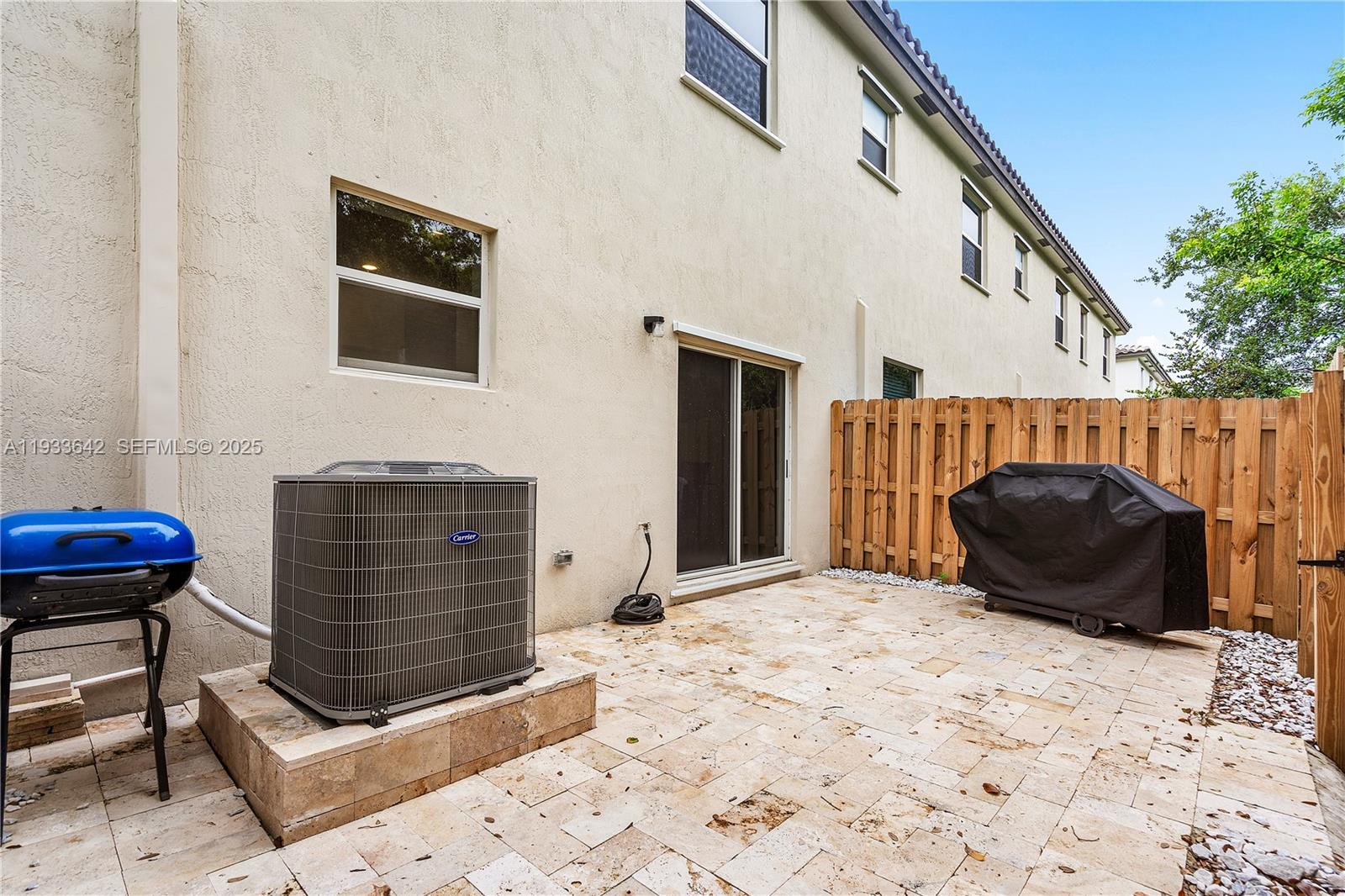 2781 3 / 3 1426 кв.футов $ 2025-12-20 0 Фото