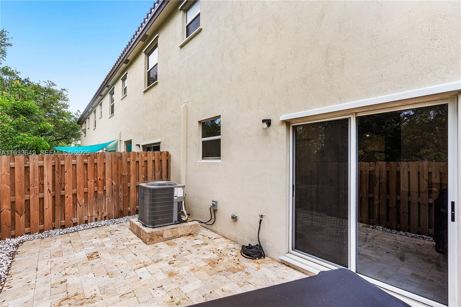 2781 3 / 3 1426 кв.футов $ 2025-12-20 0 Фото