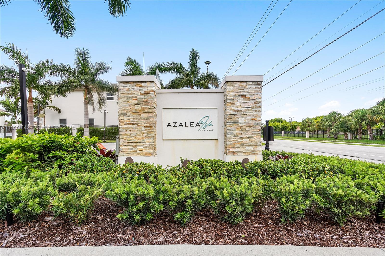 2781 3 / 3 1426 кв.футов $ 2025-12-20 0 Фото