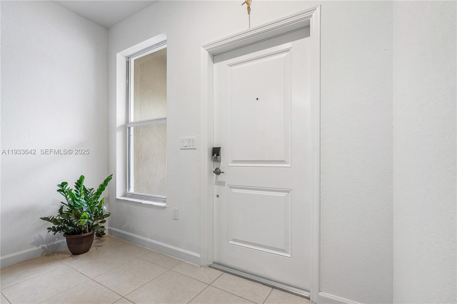 2781 3 / 3 1426 кв.футов $ 2025-12-20 0 Фото