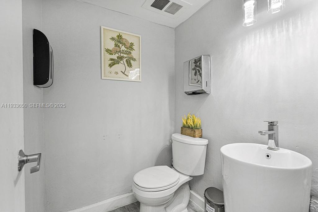 101  /   sq. ft. $ 2025-12-20 0 Photo