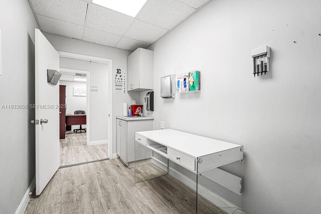 101  /   sq. ft. $ 2025-12-20 0 Photo