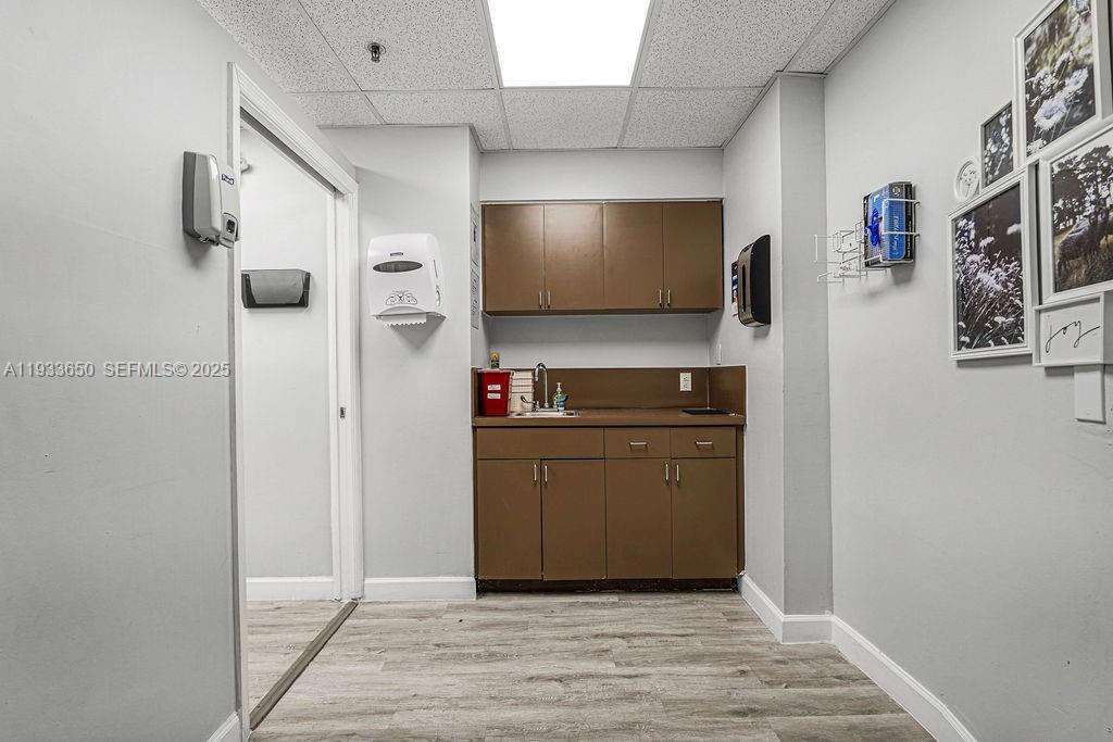 101  /   sq. ft. $ 2025-12-20 0 Photo