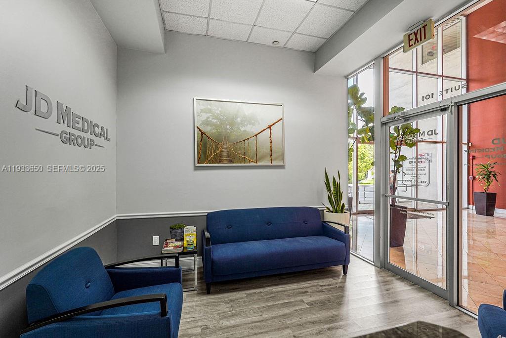 101  /   sq. ft. $ 2025-12-20 0 Photo