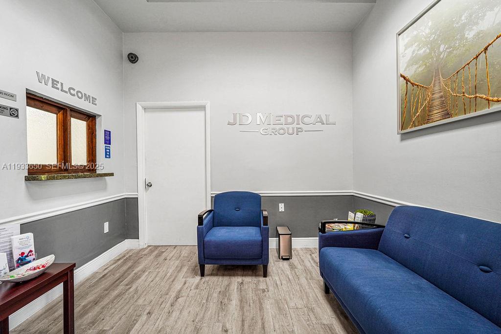 101  /   sq. ft. $ 2025-12-20 0 Photo