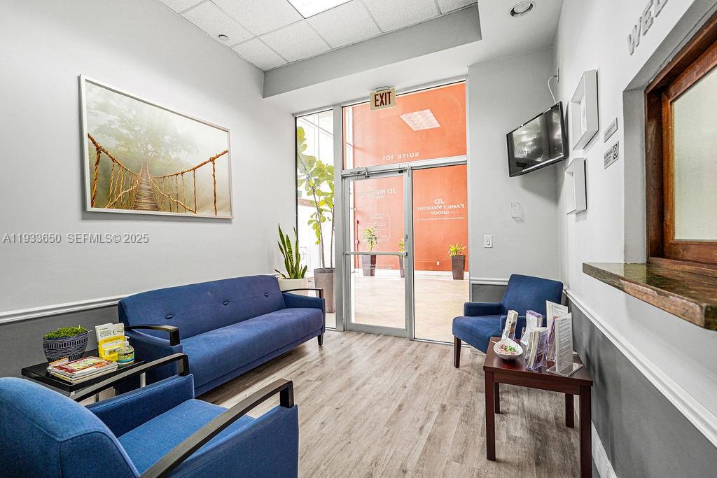 101  /   sq. ft. $ 2025-12-20 0 Photo