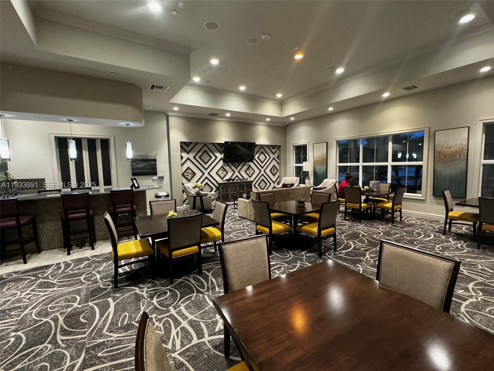 Подробнее 411 1 / 2 775 кв.футов $ 2025-12-20 0 Фото