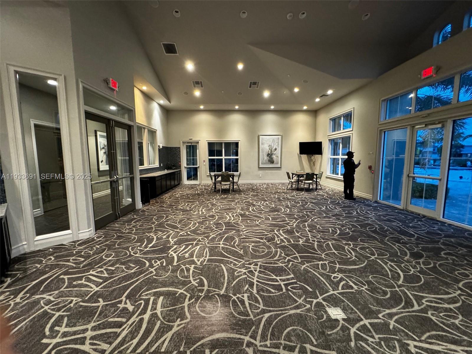 Подробнее 411 1 / 2 775 кв.футов $ 2025-12-20 0 Фото