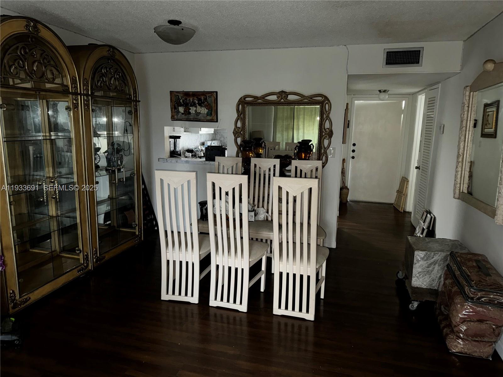 Подробнее 411 1 / 2 775 кв.футов $ 2025-12-20 0 Фото