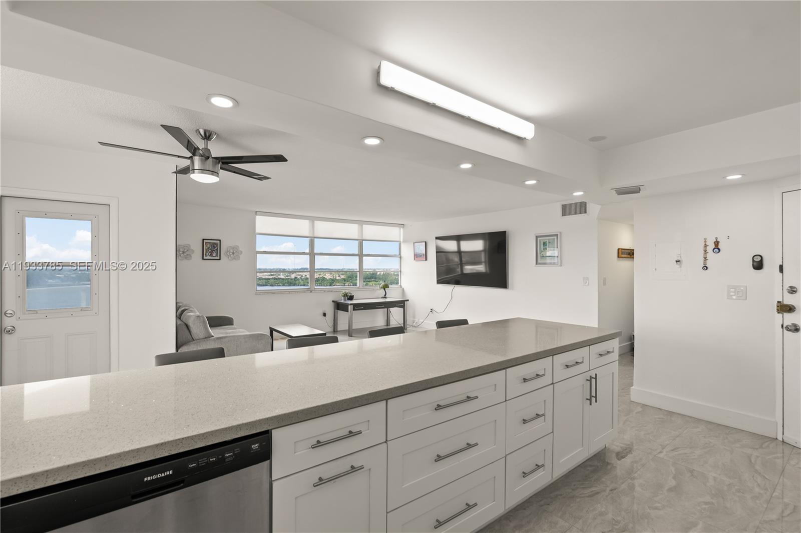 1226W 2 / 2 1140 sq. ft. $ 2026-02-25 0 foto