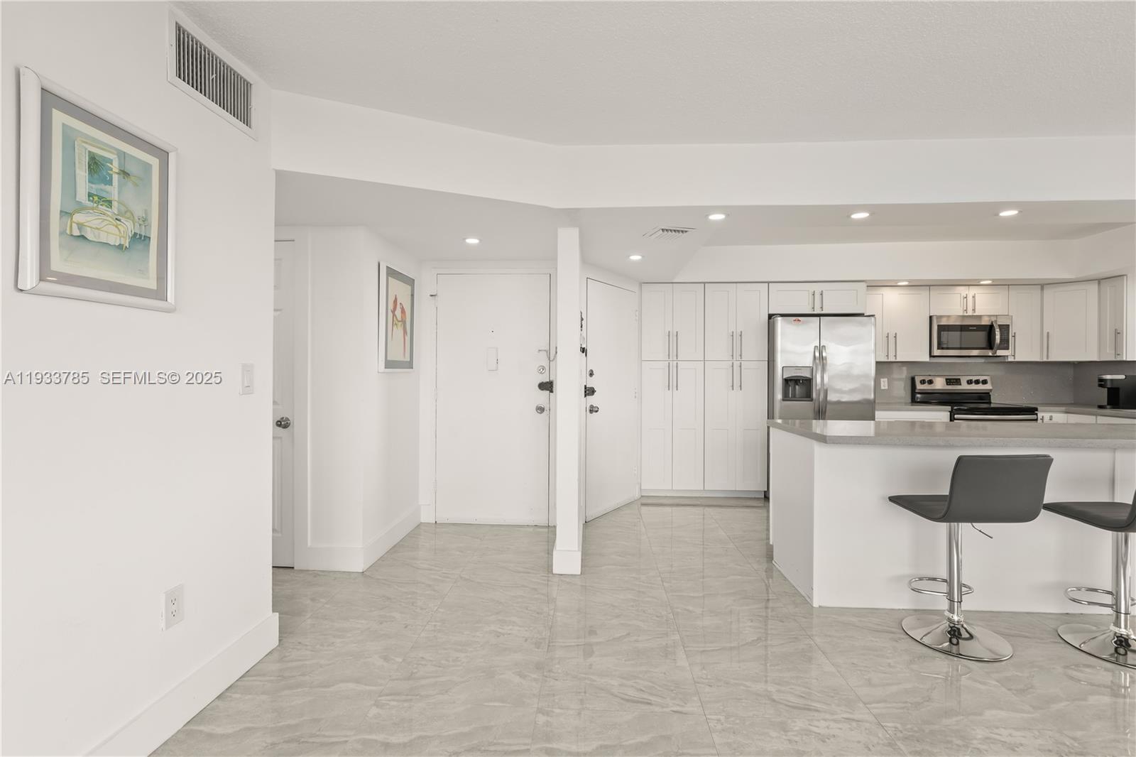 1226W 2 / 2 1140 sq. ft. $ 2026-02-25 0 foto