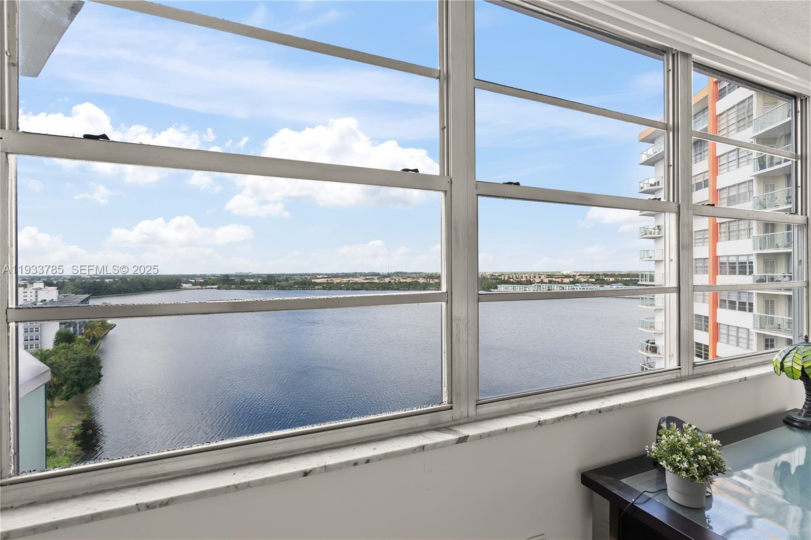 1226W 2 / 2 1140 sq. ft. $ 2026-02-25 0 foto