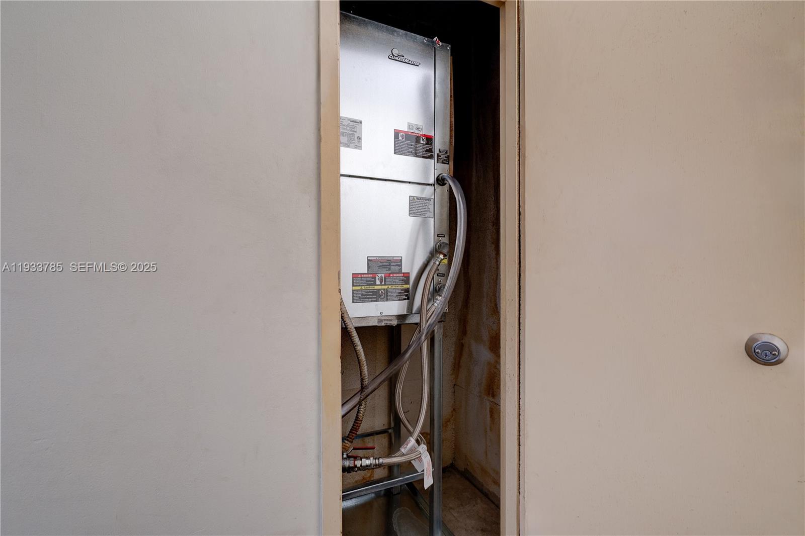 1226W 2 / 2 1140 sq. ft. $ 2026-02-25 0 foto