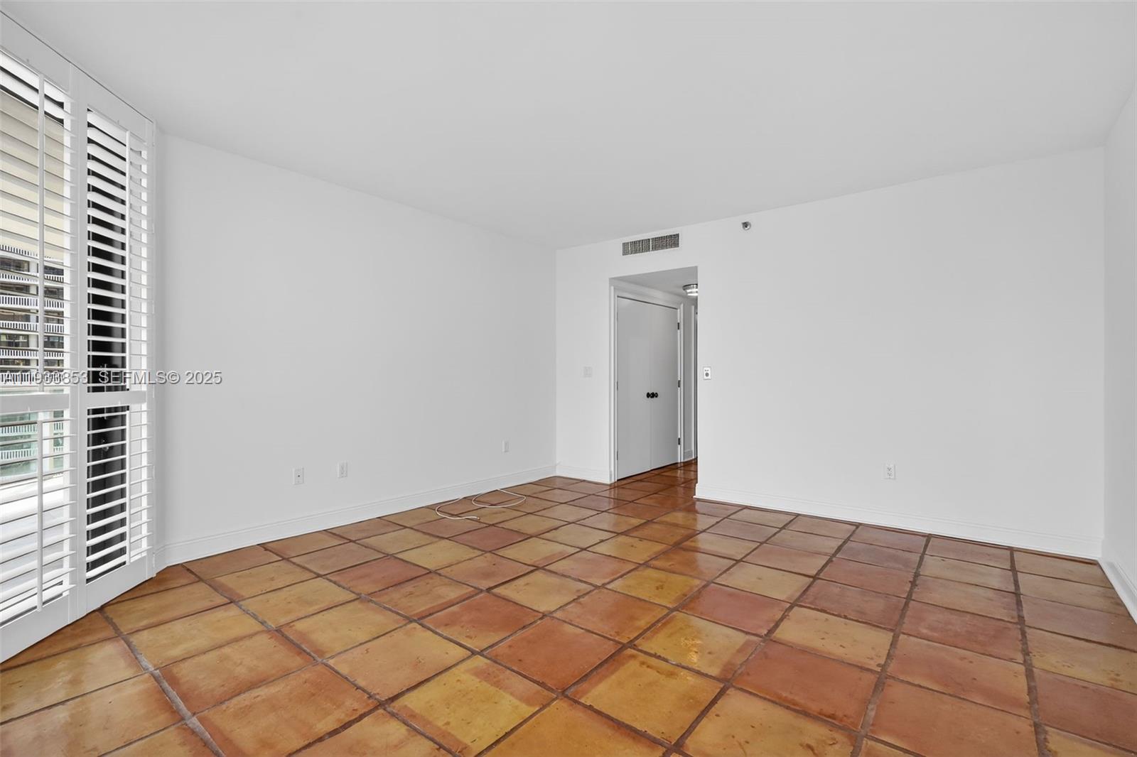 1507 2 / 2 2120 кв.футов $ 2025-12-21 0 Фото