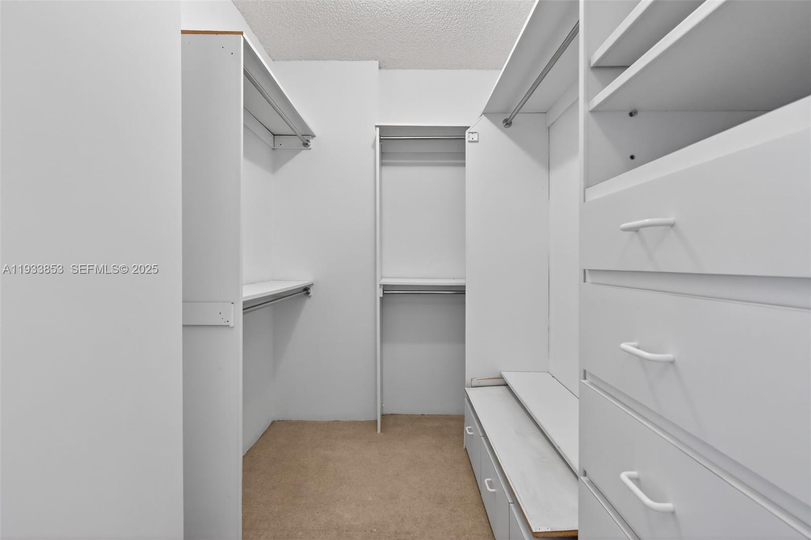 1507 2 / 2 2120 кв.футов $ 2025-12-21 0 Фото