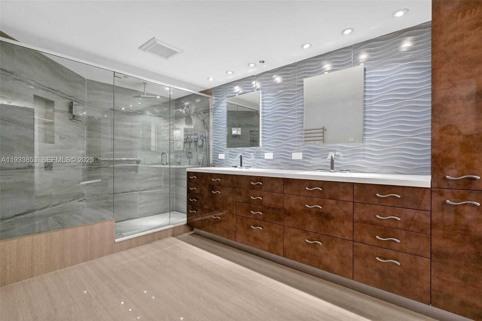 1507 2 / 2 2120 кв.футов $ 2025-12-21 0 Фото