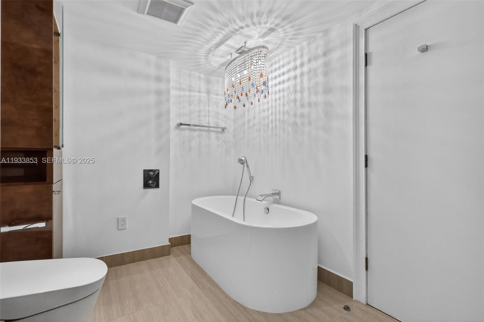 1507 2 / 2 2120 кв.футов $ 2025-12-21 0 Фото