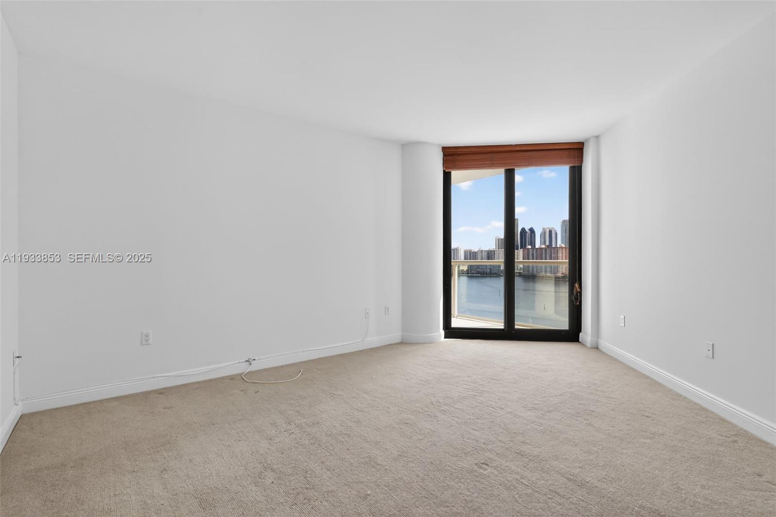 1507 2 / 2 2120 кв.футов $ 2025-12-21 0 Фото