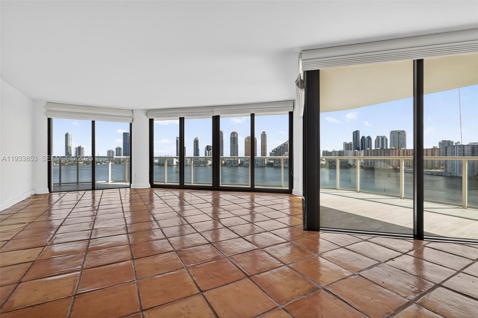 1507 2 / 2 2120 кв.футов $ 2025-12-21 0 Фото