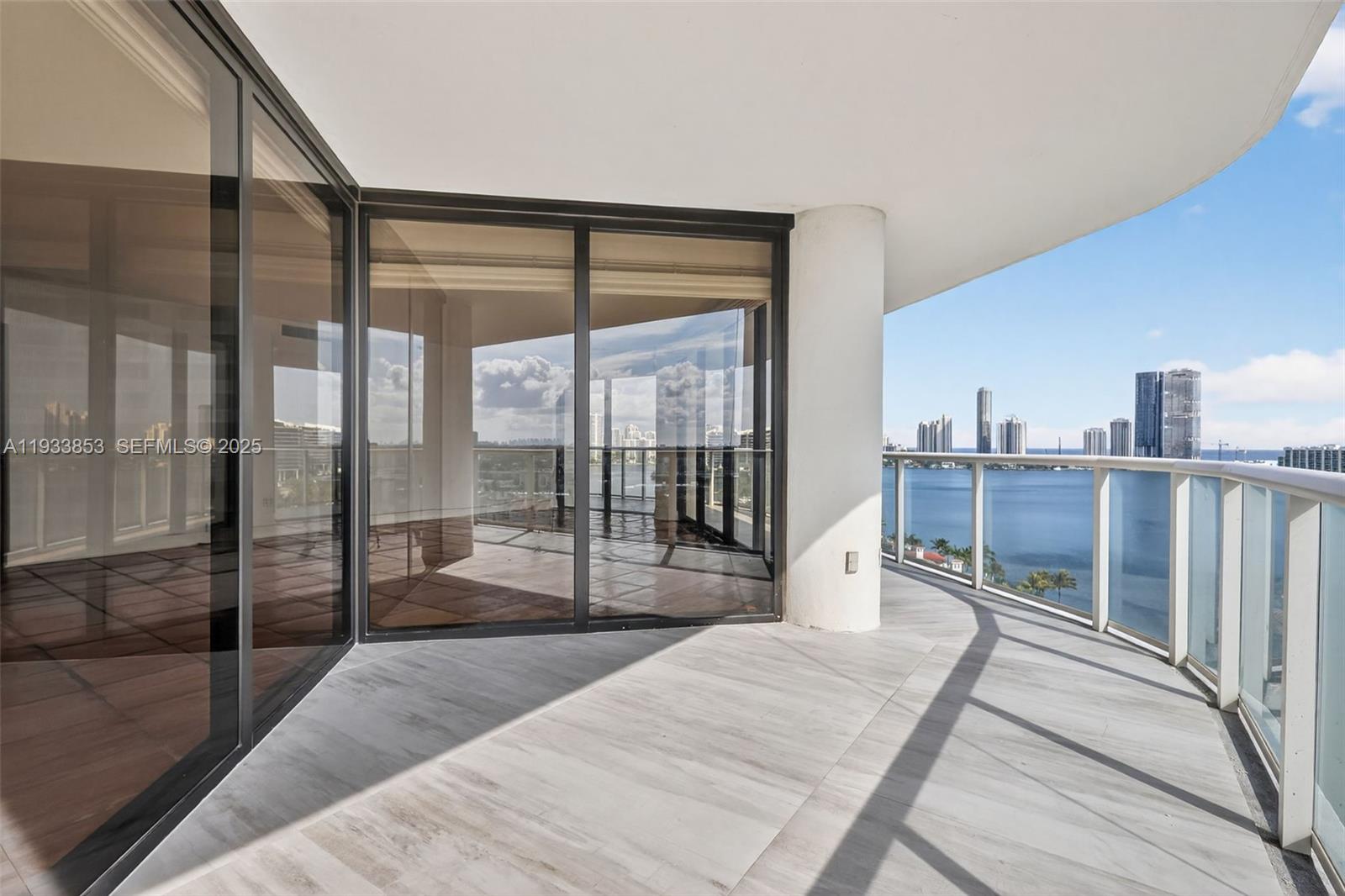 1507 2 / 2 2120 кв.футов $ 2025-12-21 0 Фото