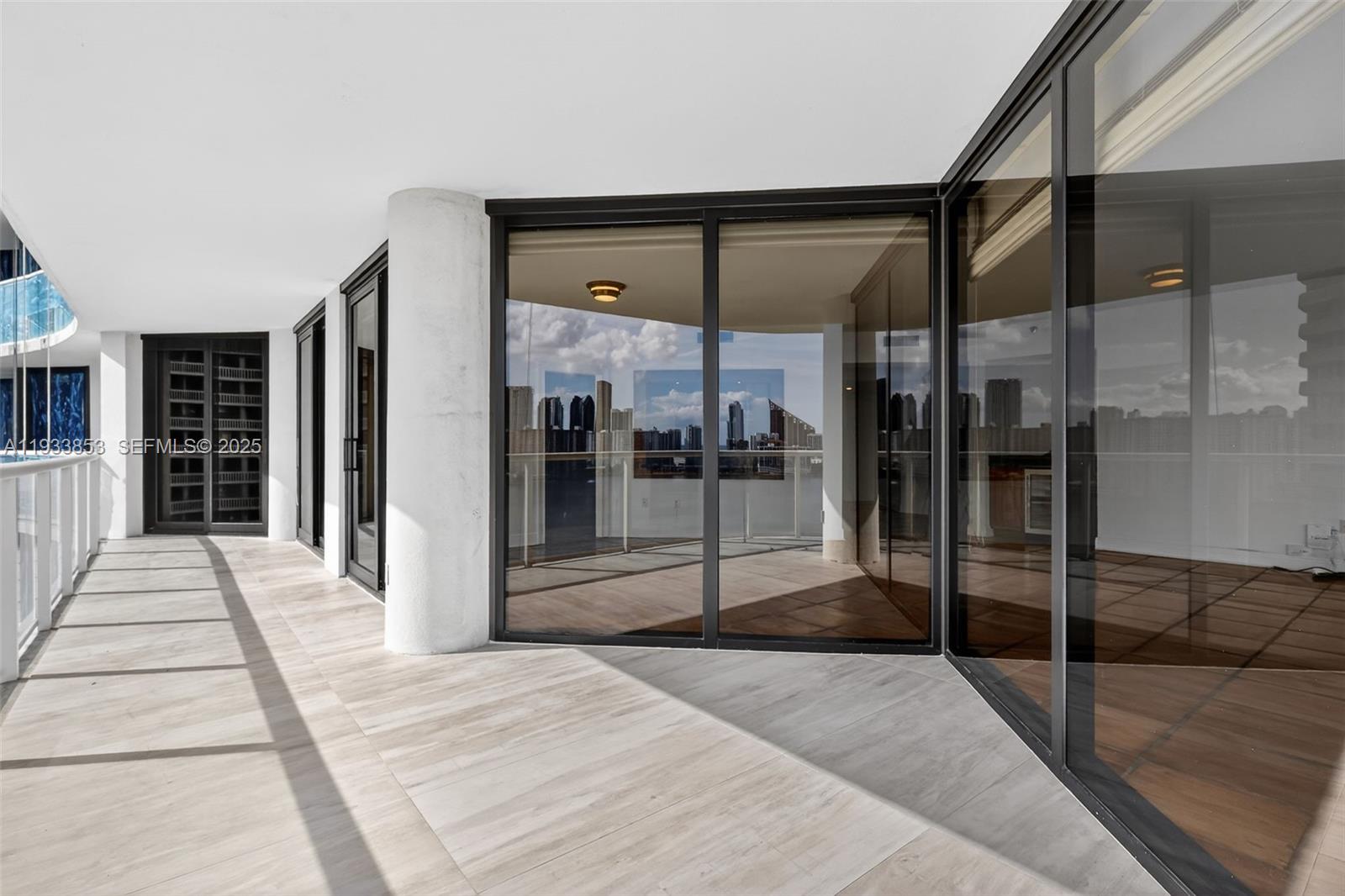 1507 2 / 2 2120 кв.футов $ 2025-12-21 0 Фото