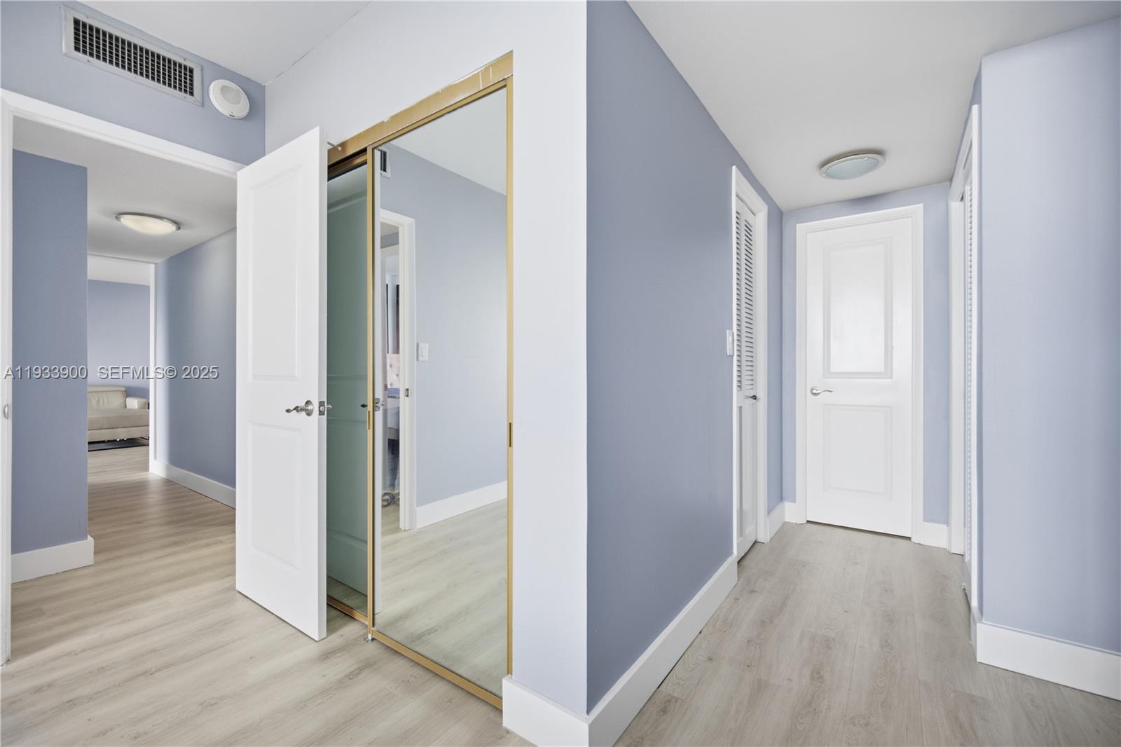 802 2 / 2 1132 sq. ft. $ 2025-12-21 0 foto