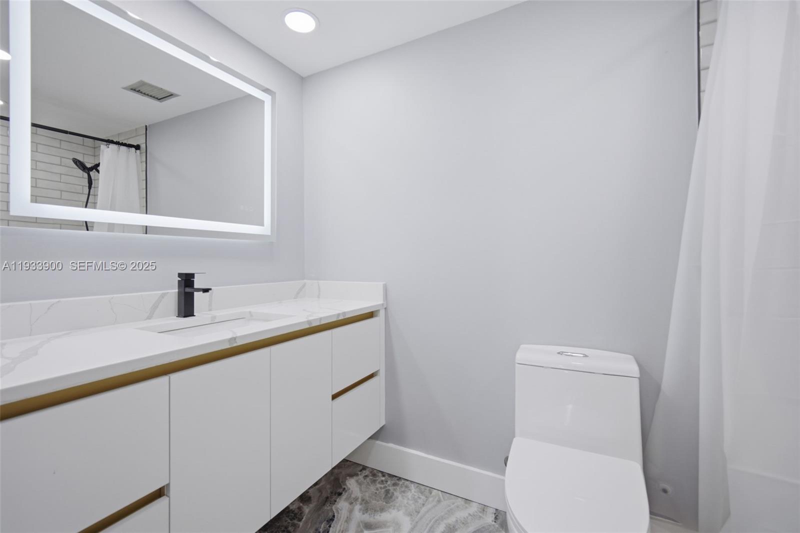 802 2 / 2 1132 sq. ft. $ 2025-12-21 0 foto