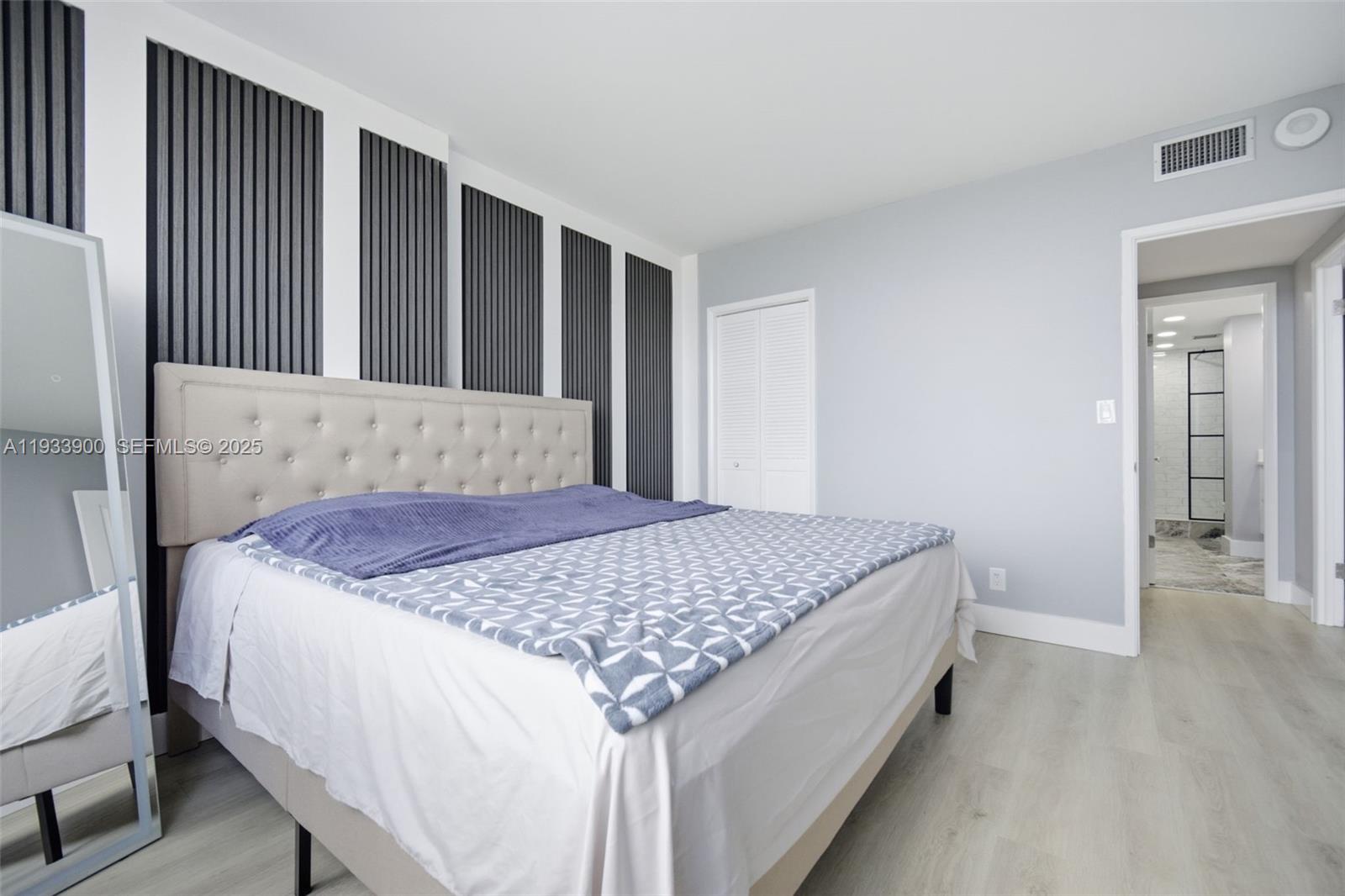 802 2 / 2 1132 sq. ft. $ 2025-12-21 0 foto