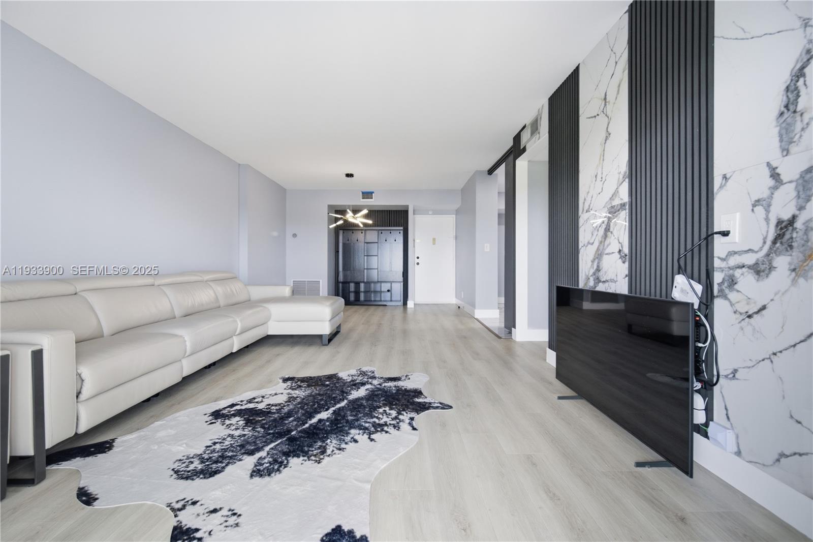 802 2 / 2 1132 sq. ft. $ 2025-12-21 0 foto