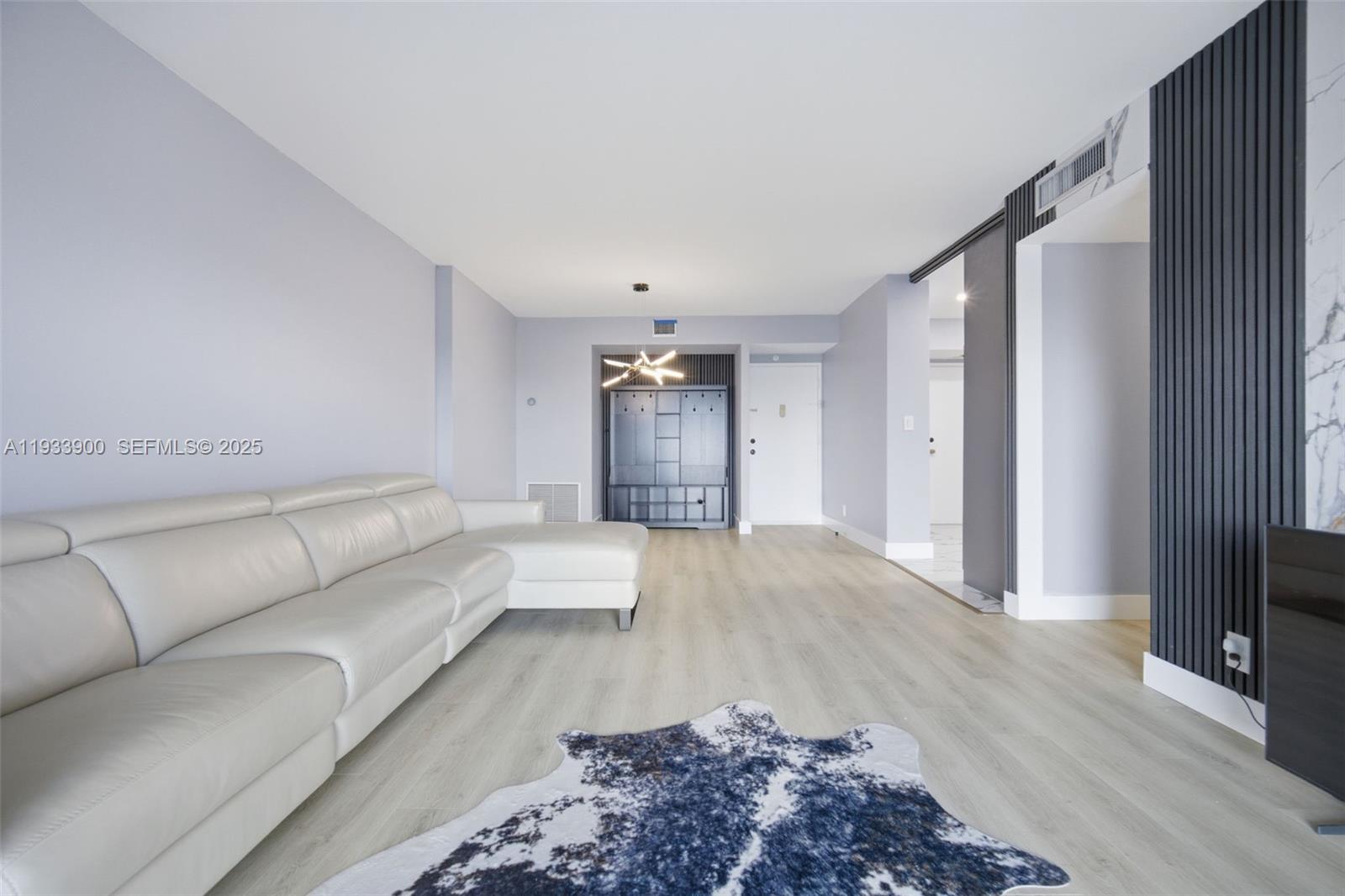 802 2 / 2 1132 sq. ft. $ 2025-12-21 0 foto