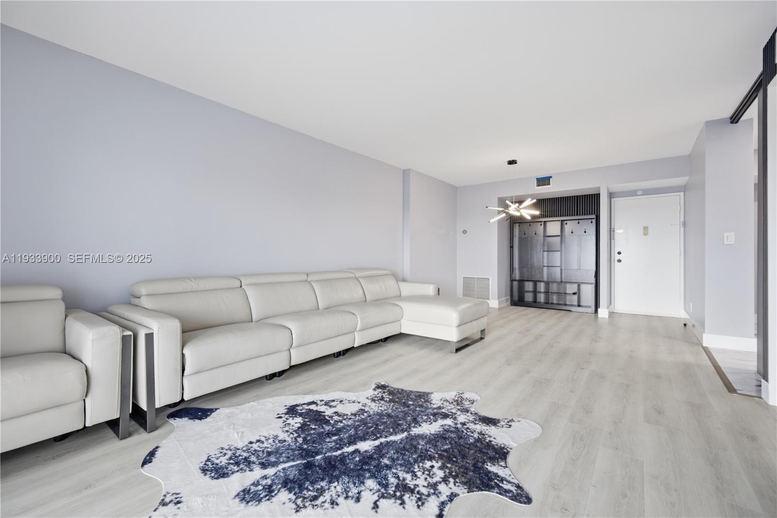 802 2 / 2 1132 sq. ft. $ 2025-12-21 0 foto