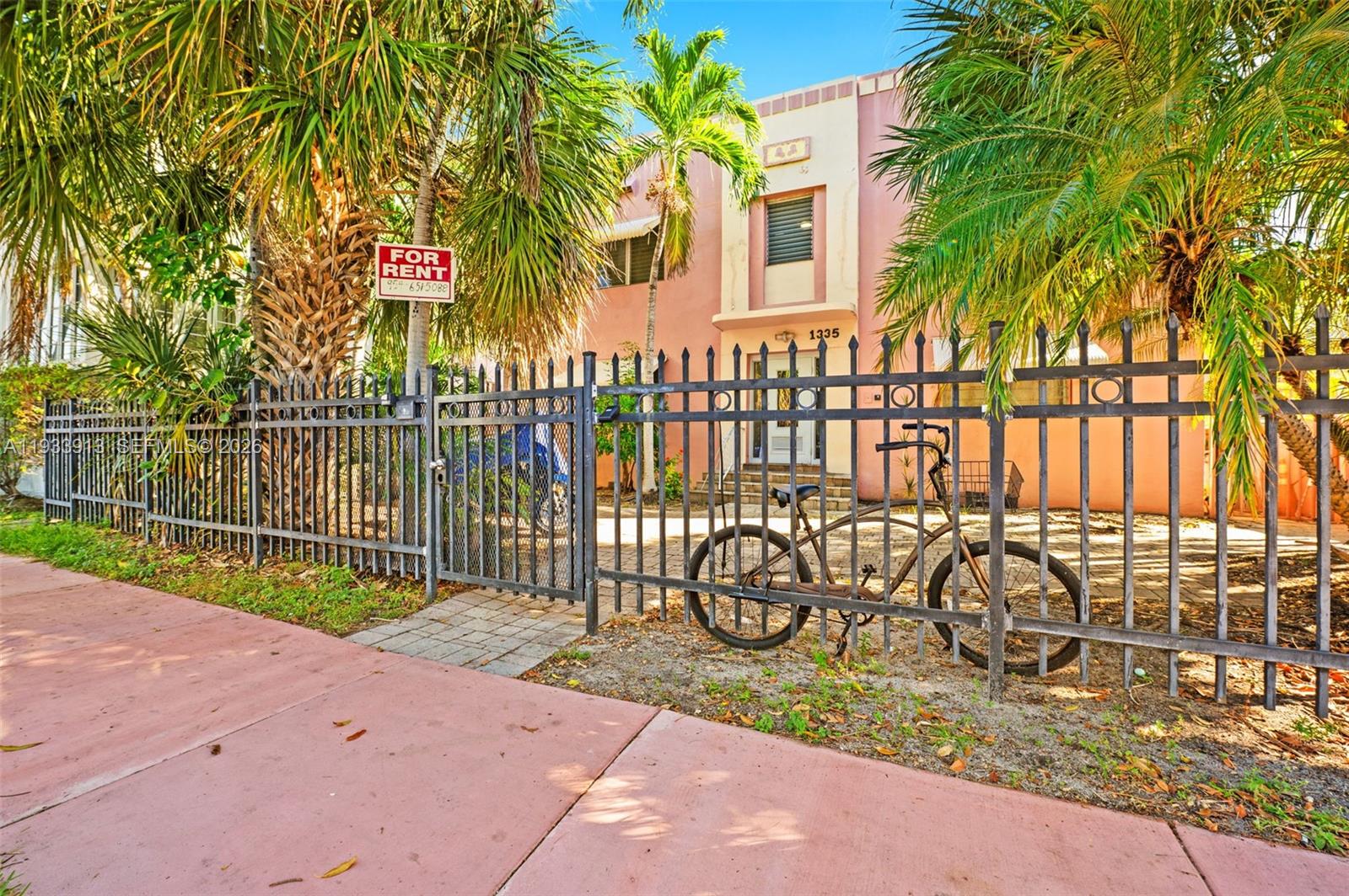   /   sq. ft. $ 2025-12-21 0 foto