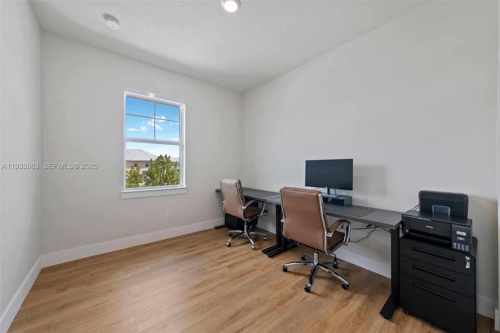 5180 3 / 3 1421 кв.футов $ 2025-12-21 0 Фото