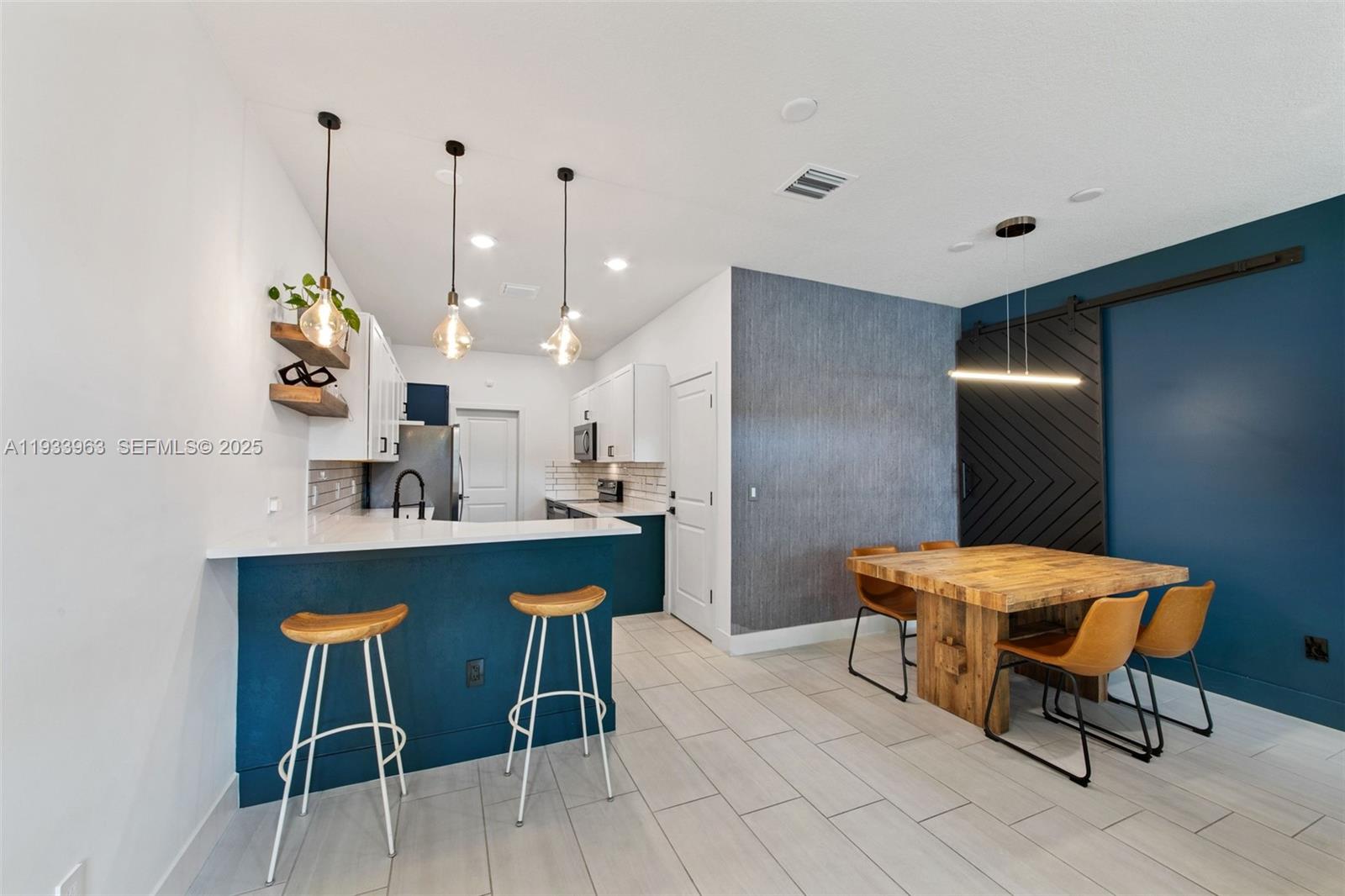 5180 3 / 3 1421 кв.футов $ 2025-12-21 0 Фото