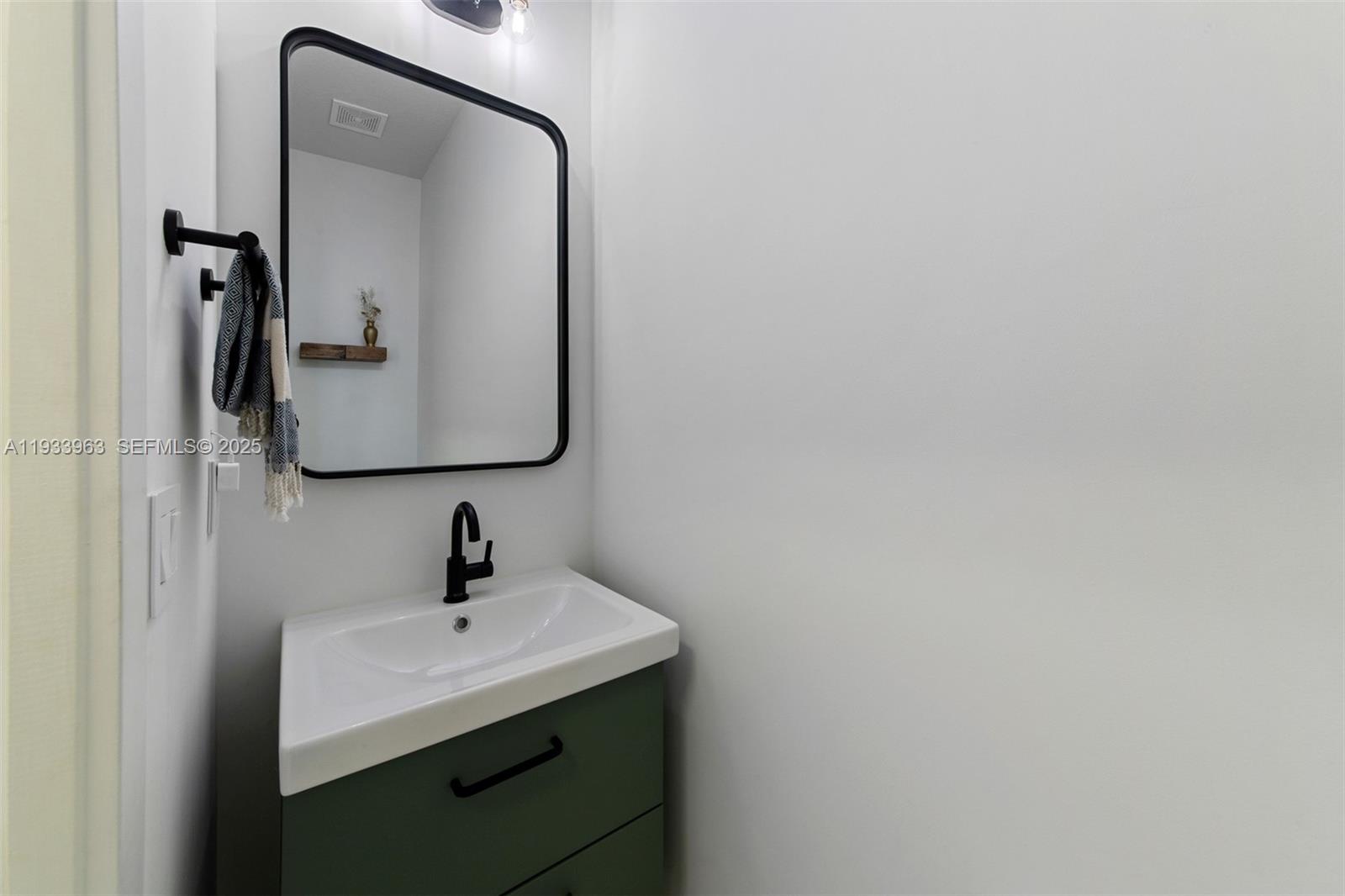 5180 3 / 3 1421 кв.футов $ 2025-12-21 0 Фото