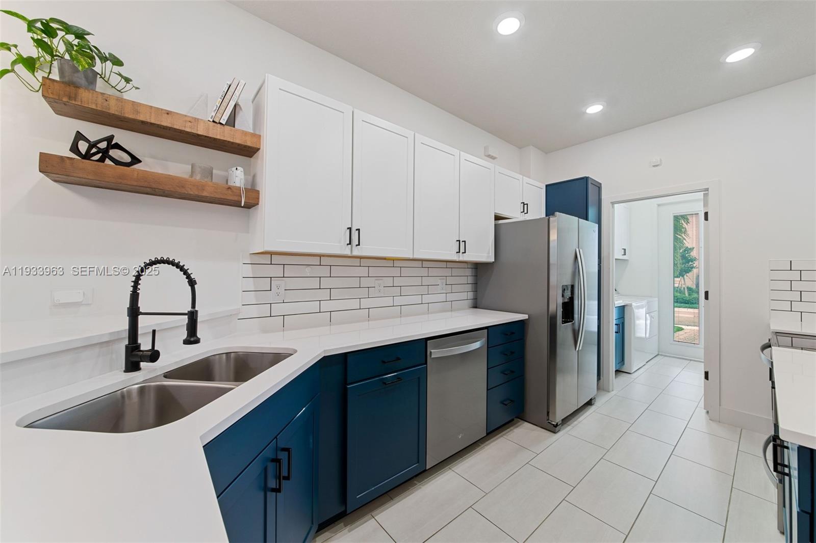 5180 3 / 3 1421 кв.футов $ 2025-12-21 0 Фото