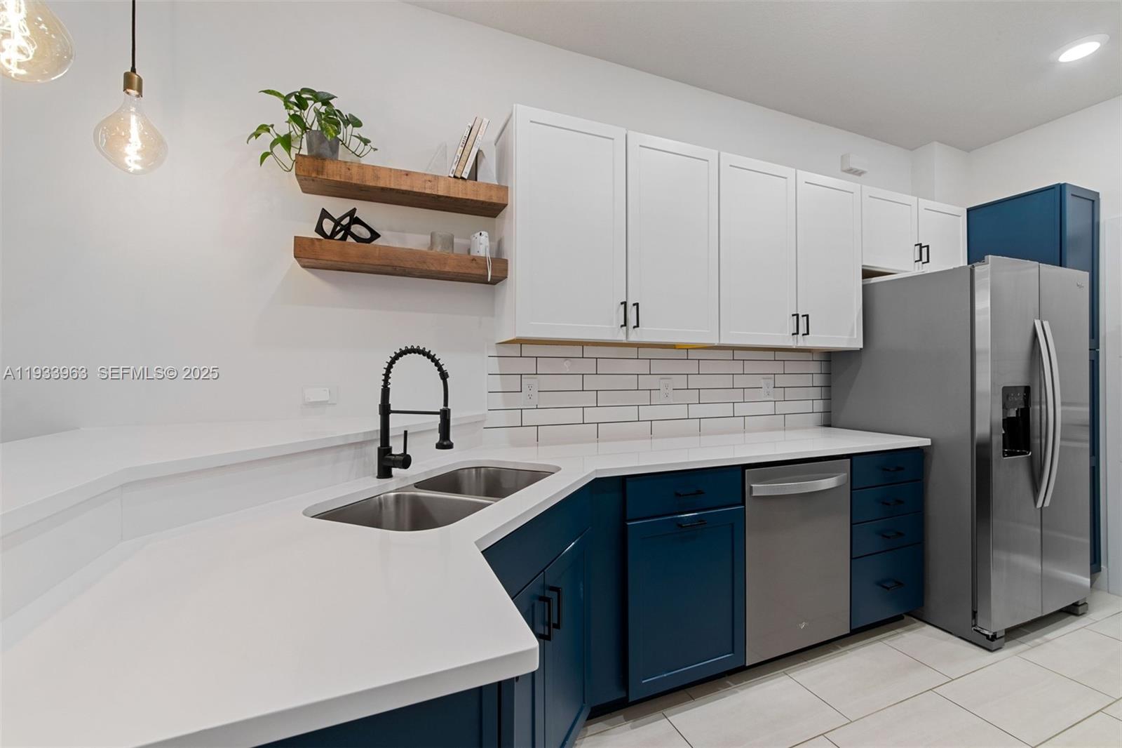 5180 3 / 3 1421 кв.футов $ 2025-12-21 0 Фото